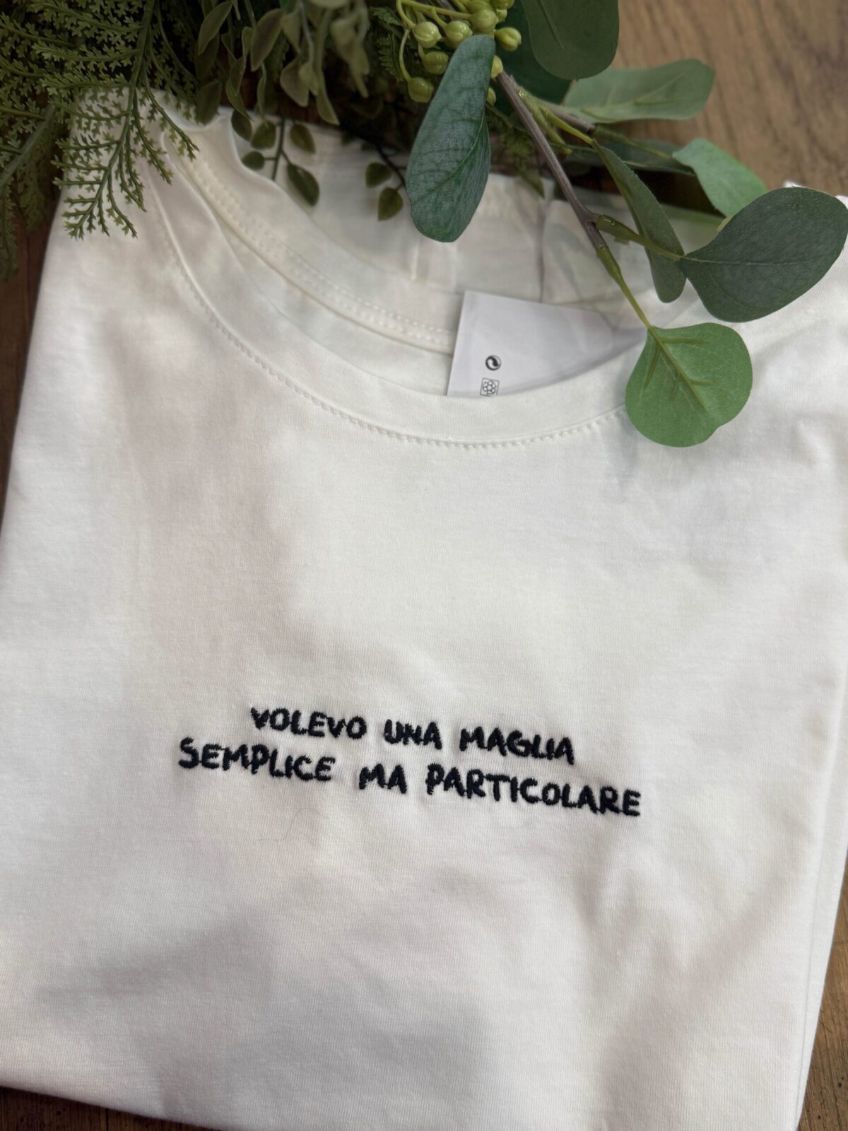 T-shirt VOLEVO UNA MAGLIA SEMPLICE - immagine 2